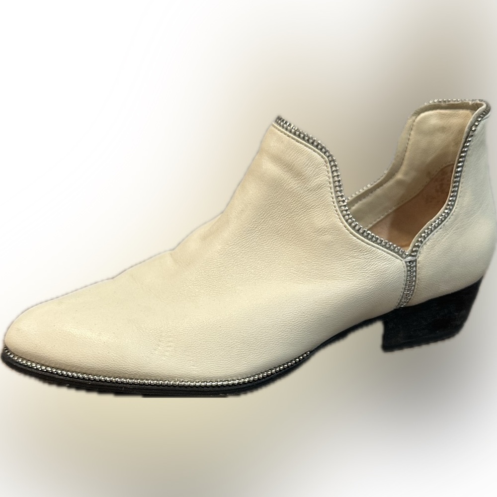 Senso | Chic Cream Ankle Boots with Silver Trim